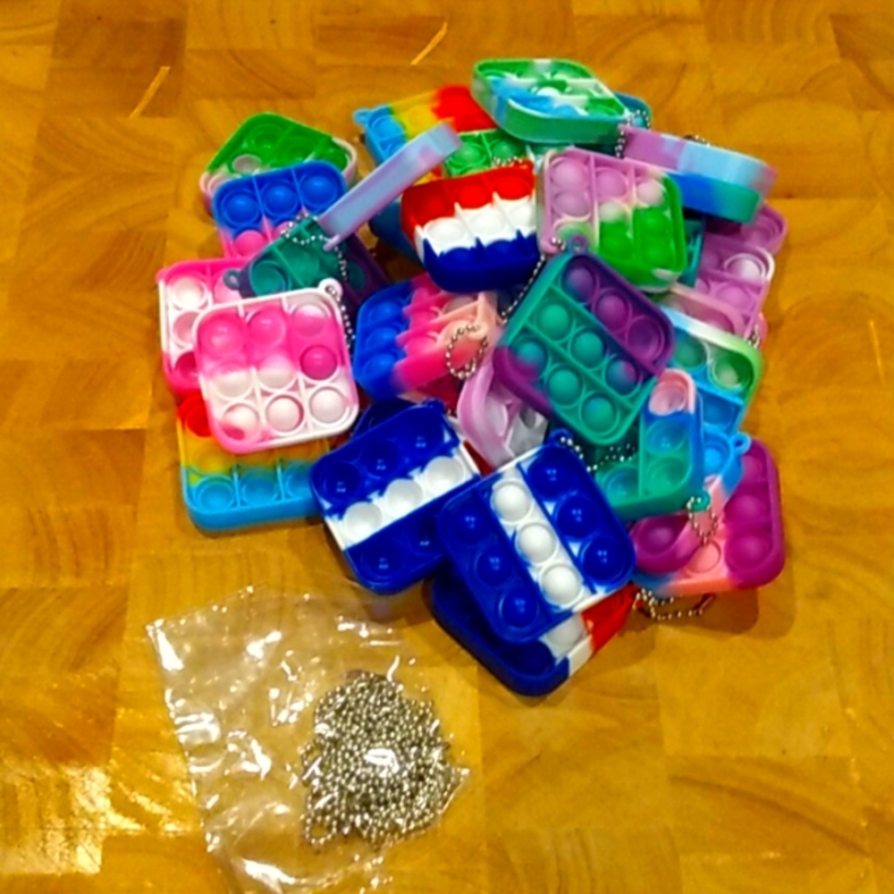 36 POP TOYS ON BEADED CHAINS